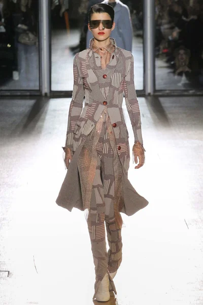 Look 17